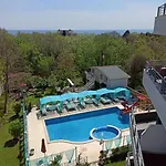 Danita & Diva Restaurant Bbq&pool Bar