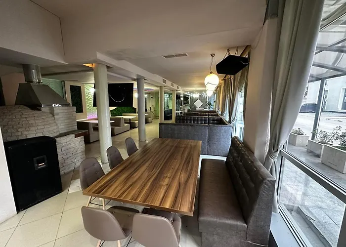 Danita & Diva Restaurant Bbq&pool Bar Apartment